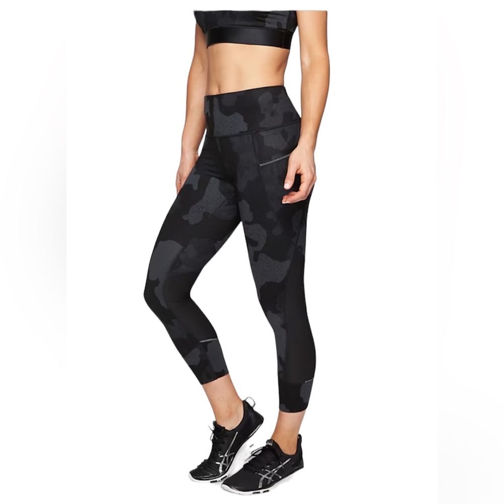 Athleta camp relay 2.0 capri leggings S